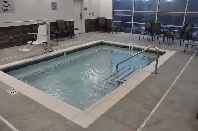 Fairfield Inn & Suites by Marriott Nashville Airport - Havuz