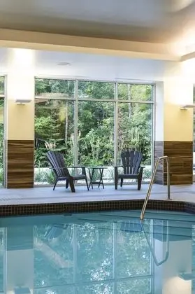 Fairfield Inn & Suites by Marriott North Bay - Havuz