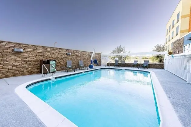 Fairfield Inn & Suites by Marriott Phoenix West/Tolleson - Havuz