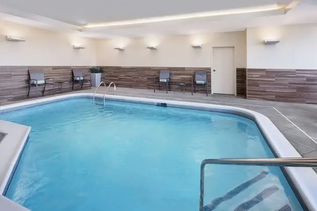Fairfield Inn & Suites by Marriott Poplar Bluff - Havuz