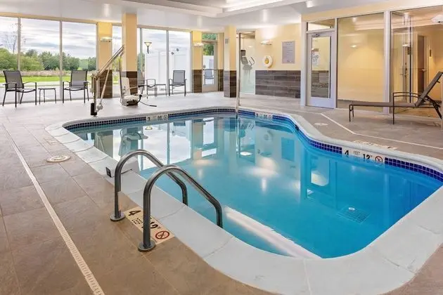 Fairfield Inn & Suites by Marriott Queensbury Glens Falls/Lake George Area - Havuz