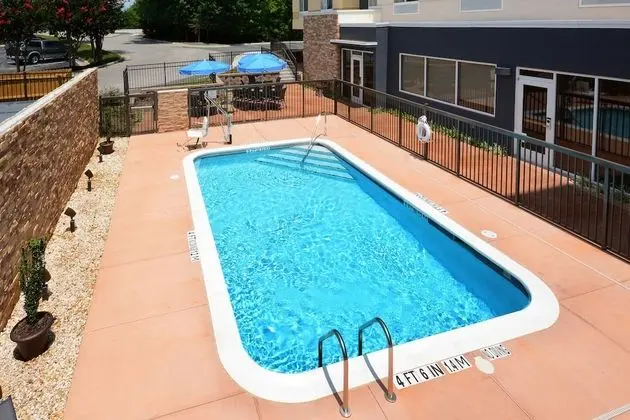 Fairfield Inn & Suites by Marriott Raleigh Capital Blvd./I-540 - Havuz