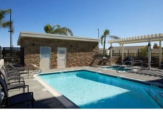 Fairfield Inn & Suites by Marriott Riverside Moreno Valley - Havuz