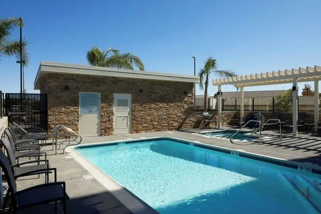 Fairfield Inn & Suites by Marriott Riverside Moreno Valley - Havuz