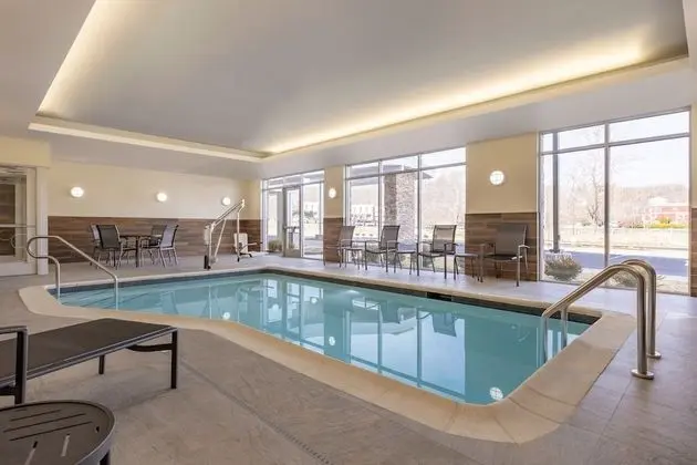 Fairfield Inn & Suites By Marriott Rockaway - Havuz