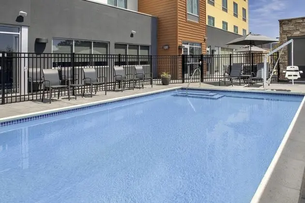 Fairfield Inn & Suites by Marriott Santa Rosa Rohnert Park - Havuz