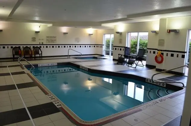 Fairfield Inn & Suites by Marriott Sault Ste. Marie - Havuz