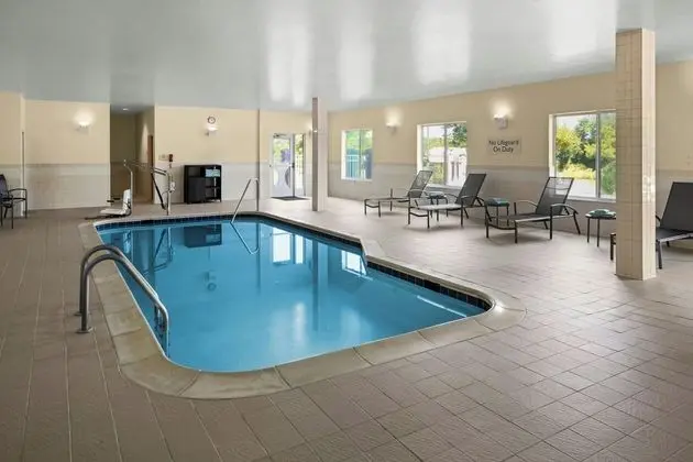 Fairfield Inn and Suites by Marriott South Boston - Havuz