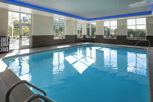 Fairfield Inn & Suites by Marriott South Kingstown Newport Area - Havuz