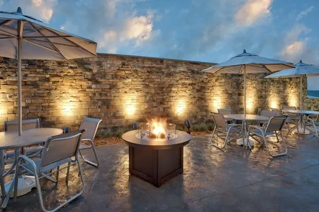 FAIRFIELD INN SUITES BY MARRIOTT SPRINGFIELD NORTH