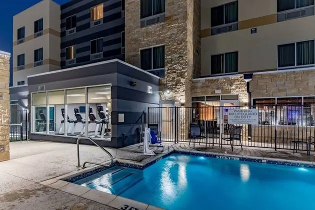 Fairfield Inn & Suites by Marriott Terrell - Havuz