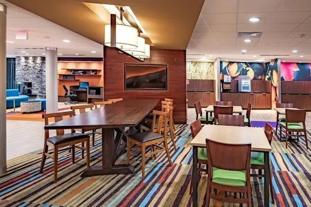 Fairfield Inn & Suites by Marriott Terrell - Yerinde Yemek