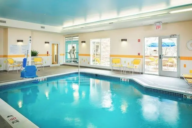 Fairfield Inn & Suites Monaca - Havuz