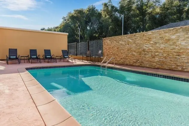 Fairfield Inn & Suites Oakhurst Yosemite - Havuz
