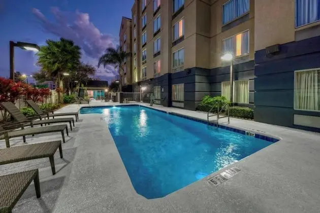 Fairfield Inn & Suites Orlando Universal - Havuz