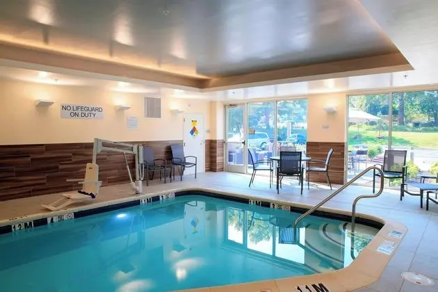 Fairfield Inn & Suites Philadelphia Valley Forge - Havuz