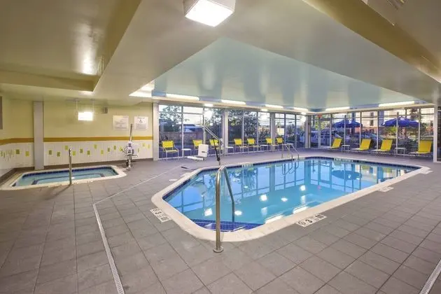 Fairfield Inn & Suites Plattsburgh - Havuz