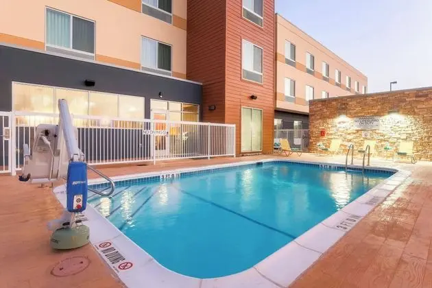 Fairfield Inn & Suites Pleasanton - Havuz