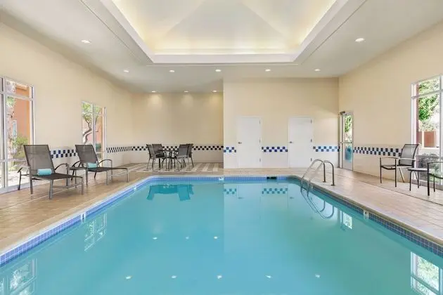 Fairfield Inn & Suites Reno Sparks - Havuz