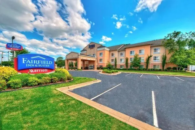 Fairfield Inn & Suites RUSAsellville - Dış Mekan