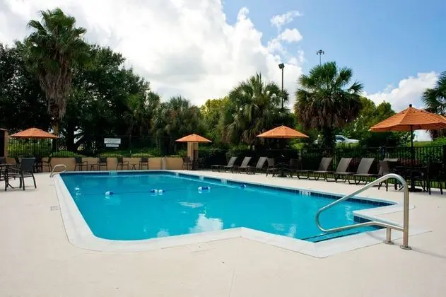 Fairfield Inn & Suites Valdosta - Havuz