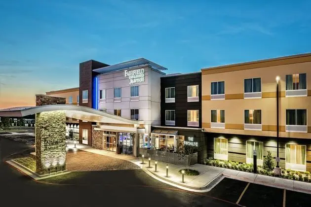 Fairfield Inn & Suites Van - 1
