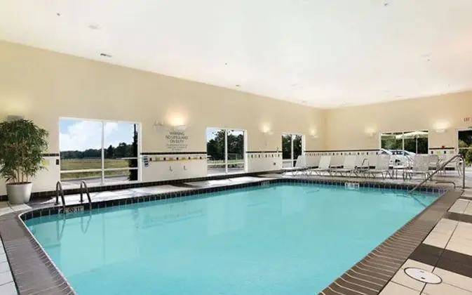 Fairfield Inn & Suites Weirton - Havuz