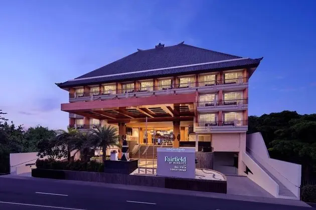 Fairfield by Marriott Bali Kuta Sunset Road - CHSE Certified - Dış Mekan