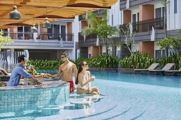 Fairfield by Marriott Bali Kuta Sunset Road - CHSE Certified - Havuz