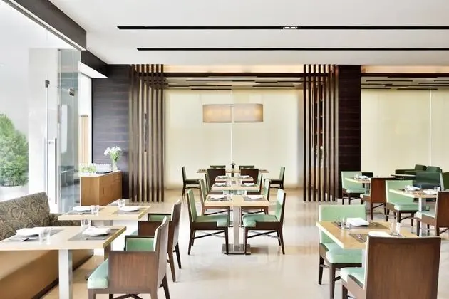 Fairfield by Marriott Indore - Yerinde Yemek
