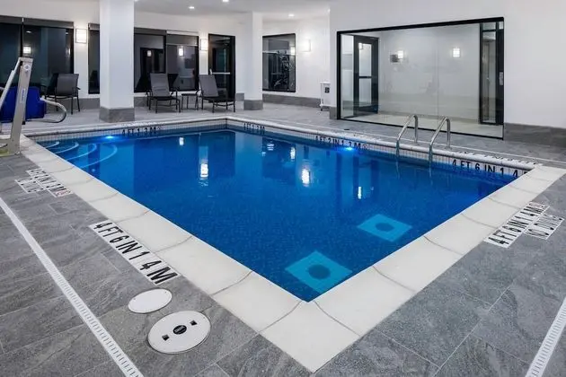 Fairfield by Marriott Inn & Suites Corinth I-35 - Havuz
