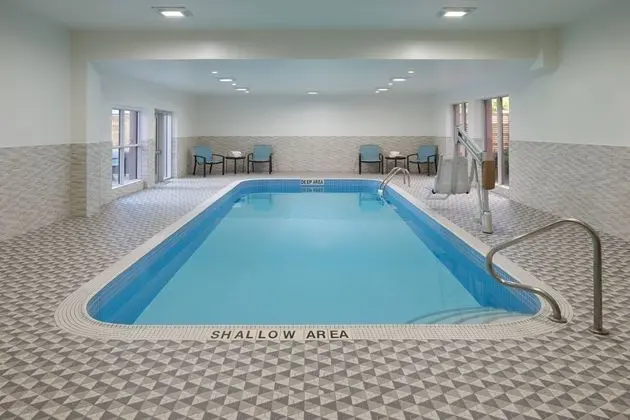 Fairfield by Marriott Niagara Falls, Canada - Havuz