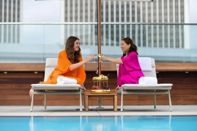 Fairmont Century Plaza - Havuz