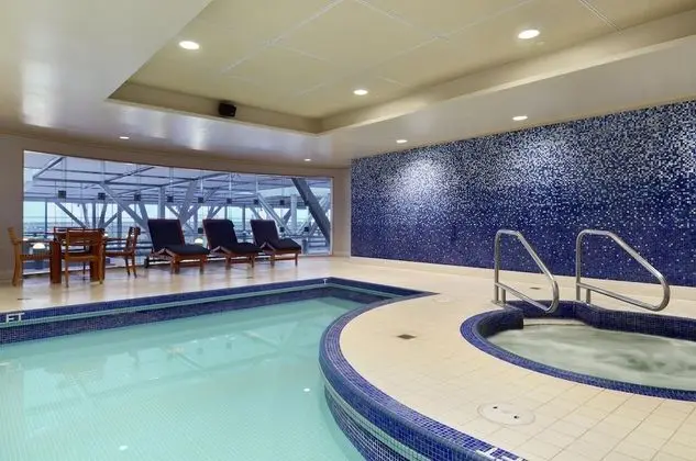 Fairmont Vancouver Airport - Gold Experience - Havuz