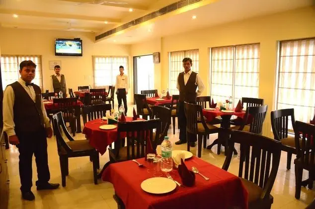 Hotel Fairway - Yerinde Yemek