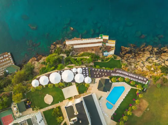 Falcon Hotel