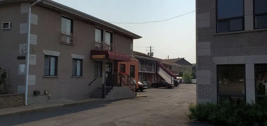Falcon Motel Brossard - Dış Mekan