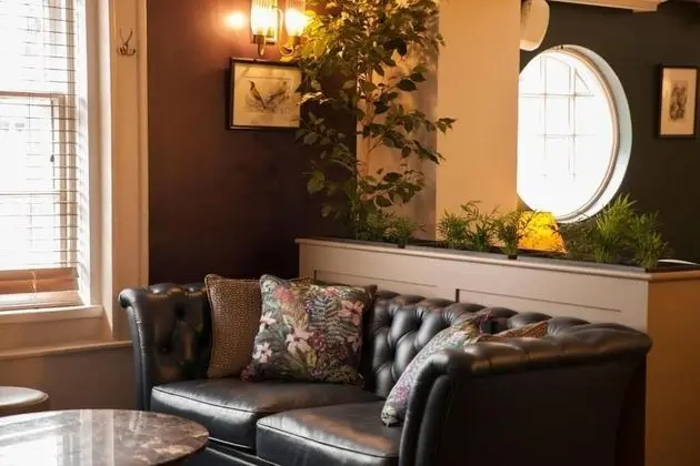 The Falcon Hotel & Restaurant - Yerinde Yemek