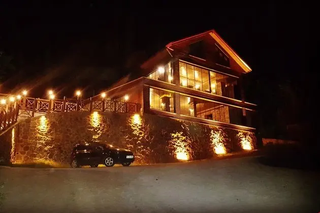 Falez Cafe & Restaurant & Pansiyon - Gece Görünümü