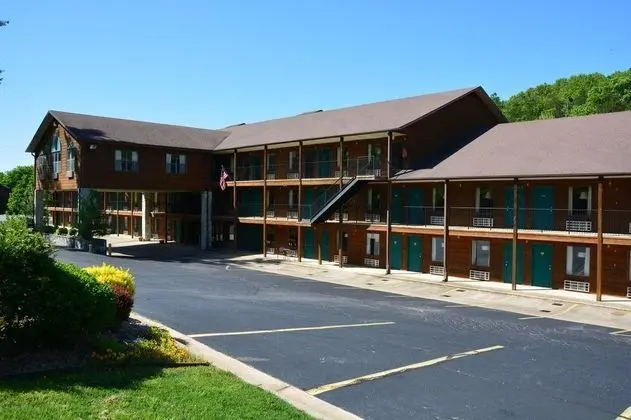 Fall Creek Inn & Suites