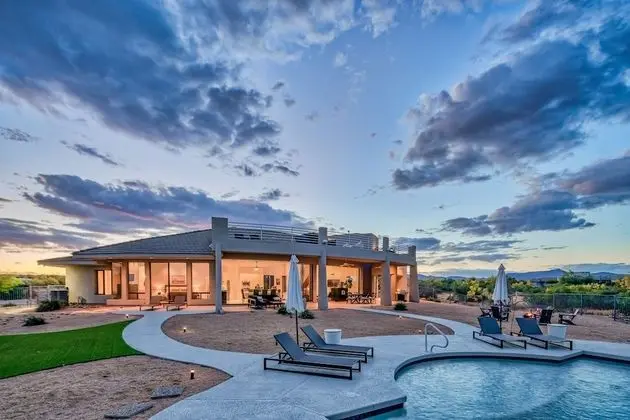 Fallbrook by Avantstay Secluded Home on 40acres W/pool, Rooftop & Trails!