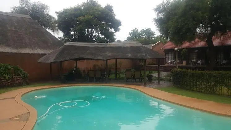 Falling Feather Inn - Havuz