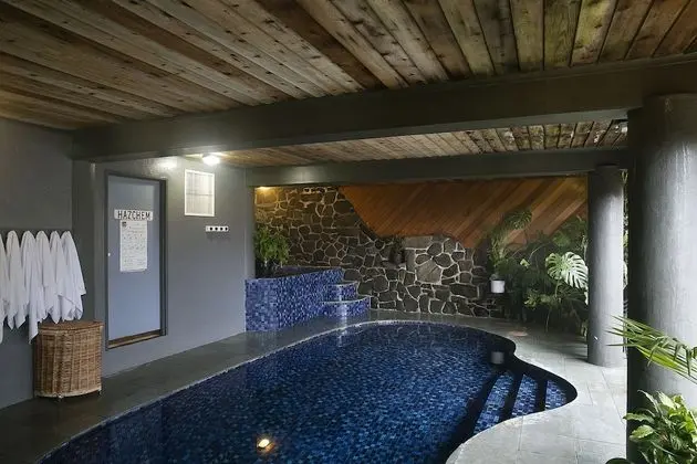 Falls Creek Hotel - Havuz