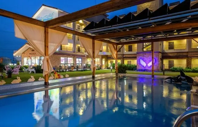Famille Spa Resort - Havuz
