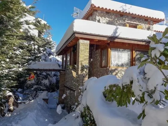 Family Abode for Vacation in Arachova - Dış Mekan