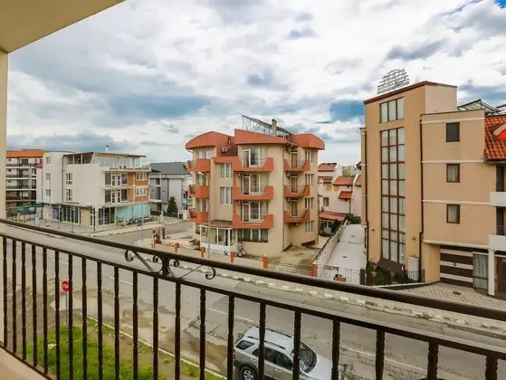 Family Apartment in Dafinka Guest House