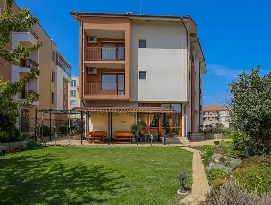 Family Apartment in Dafinka Guest House - Dış Mekan