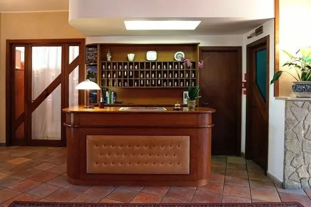 Family Hotel Como - Lobi