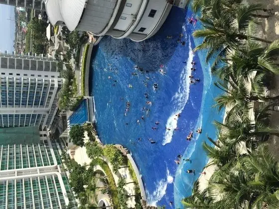 Family Condo by IA at Azure Urban Resort Residences - Havuz