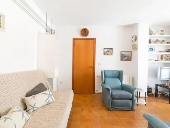 Family flat with parking near beach - İç Mekan